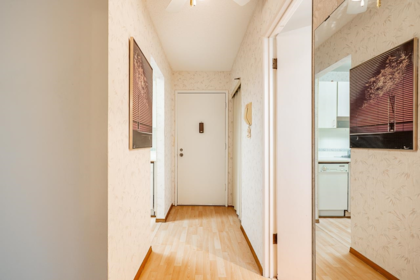 Walk-In Closet Photo of 208 15020 North Bluff Road, White Rock, BC