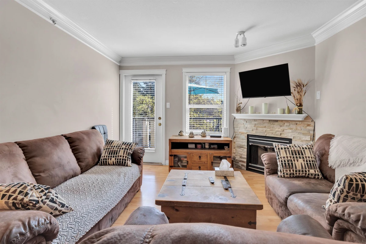 Dining Area Photo of 417 1591 Booth Avenue, Coquitlam, BC