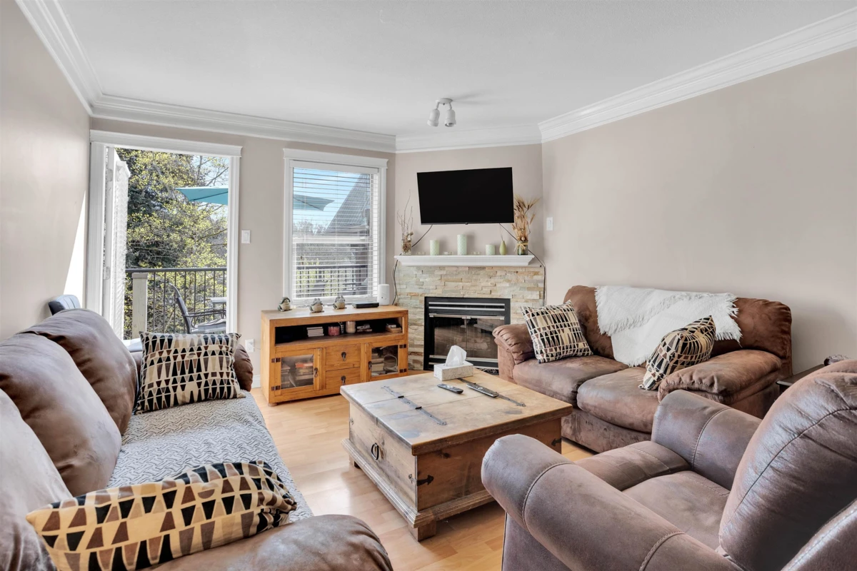 Family Room Photo of 417 1591 Booth Avenue, Coquitlam, BC