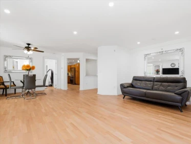 Breakfast Nook Photo of 409 15621 Marine Drive, White Rock, BC