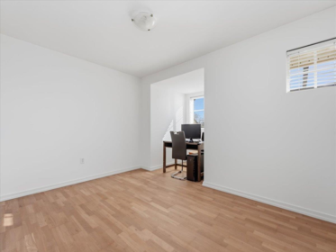 Office / Den Photo of 409 15621 Marine Drive, White Rock, BC