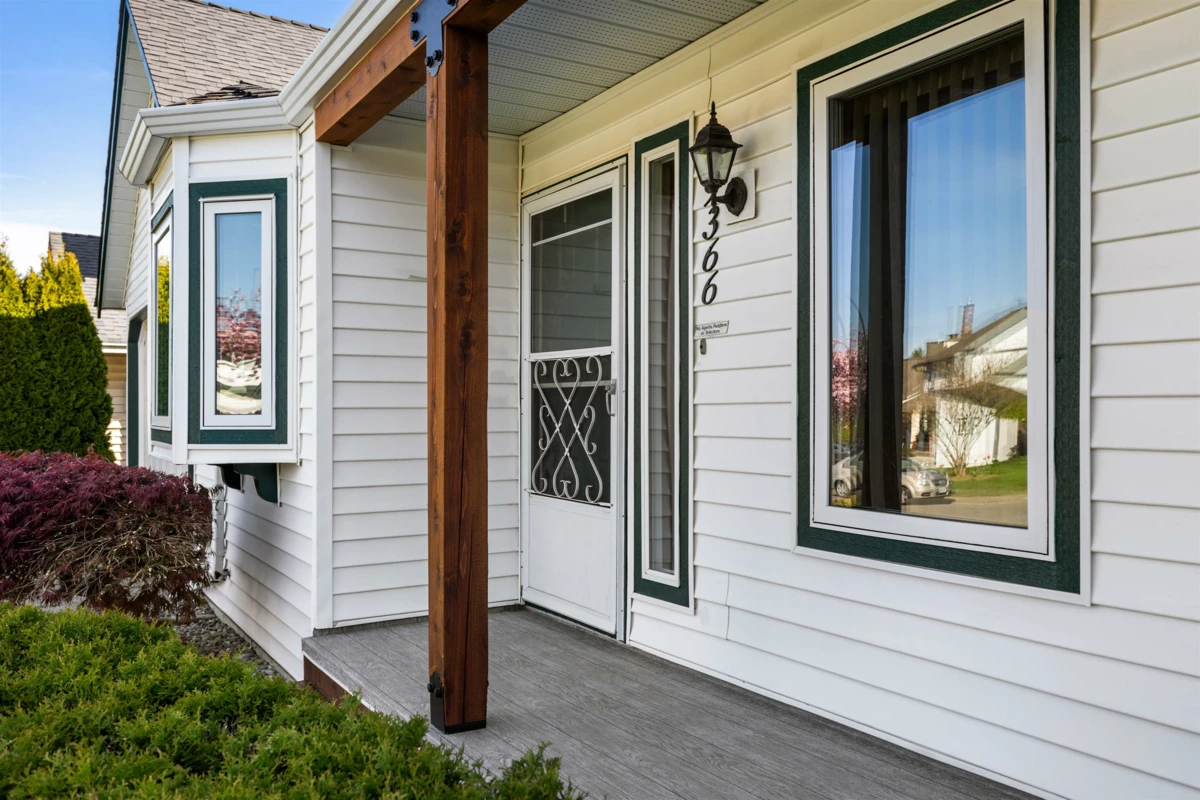 Family Room Photo of 9366 209b Street, Langley, BC
