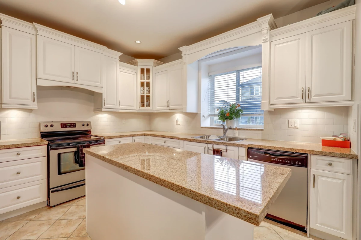 Dining Area Photo of 16226 96b Avenue, Surrey, BC