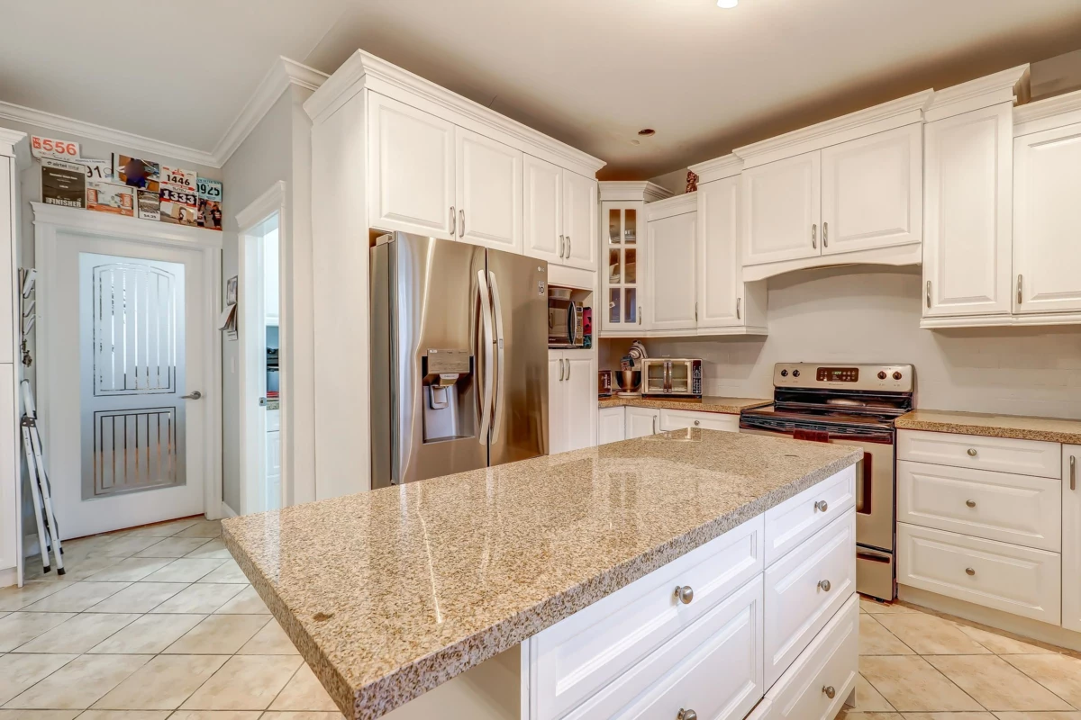 Family Room Photo of 16226 96b Avenue, Surrey, BC