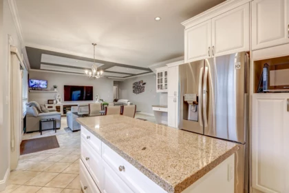 Hallway Photo of 16226 96b Avenue, Surrey, BC