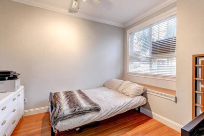Staircase Photo of 16226 96b Avenue, Surrey, BC