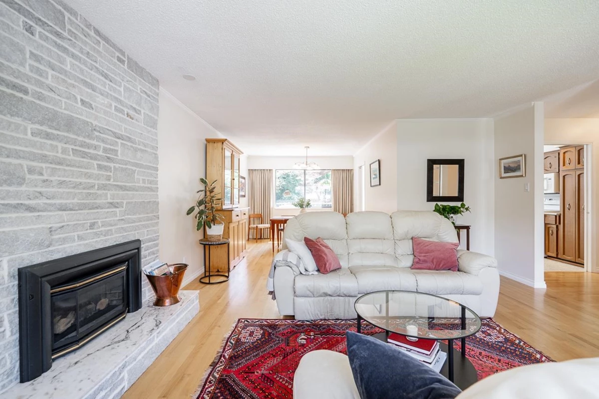 Living Room Photo of 14586 18 Avenue, Surrey, BC