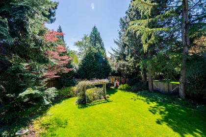 Hallway Photo of 14586 18 Avenue, Surrey, BC