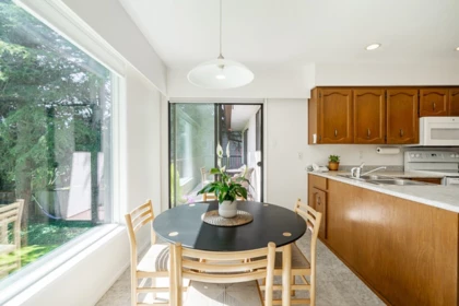 Kitchen Island Photo of 14586 18 Avenue, Surrey, BC