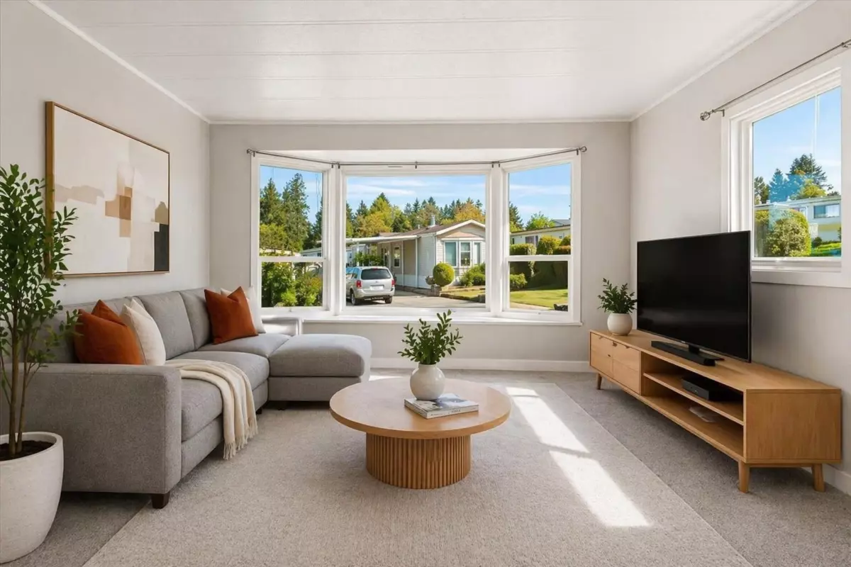 Living Room Photo of 51 2035 Martens Street, Abbotsford, BC