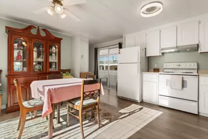 Kitchen Island Photo of 51 2035 Martens Street, Abbotsford, BC