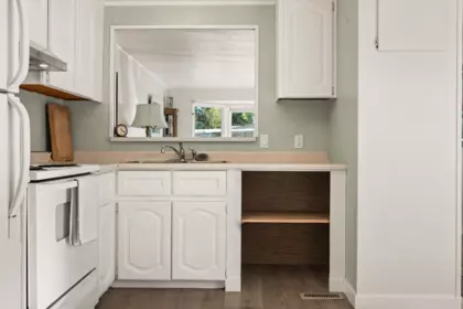Kitchen Photo of 51 2035 Martens Street, Abbotsford, BC