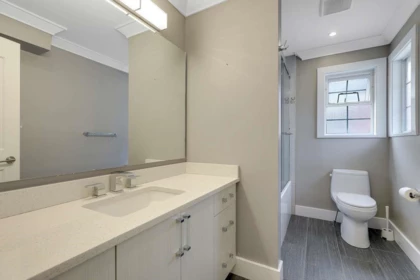 Laundry Room Photo of 15092 73 Avenue, Surrey, BC