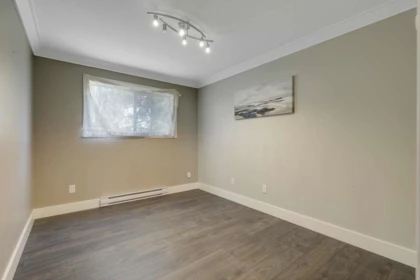 Mudroom Photo of 15092 73 Avenue, Surrey, BC