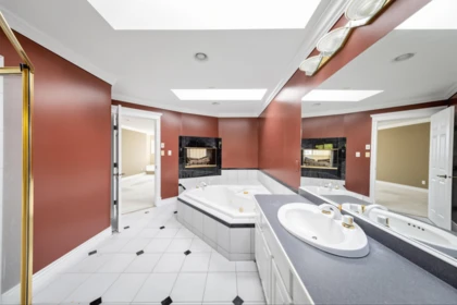 Walk-In Closet Photo of 127 Hemlock Drive, Anmore, BC