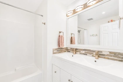 Laundry Room Photo of 4072 Violet Street, North Vancouver, BC