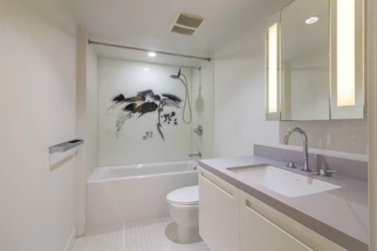 Powder Room Photo of 1810 188 Keefer Street, Vancouver, BC