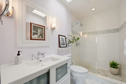 Entry Foyer Photo of 1418 Hamilton Street, New Westminster, BC