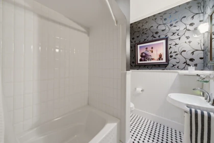Guest Bathroom Photo of 1418 Hamilton Street, New Westminster, BC