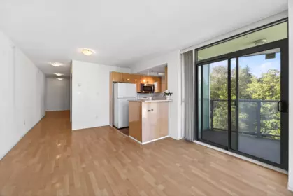 Kitchen Island Photo of 1001 2733 Chandlery Place, Vancouver, BC