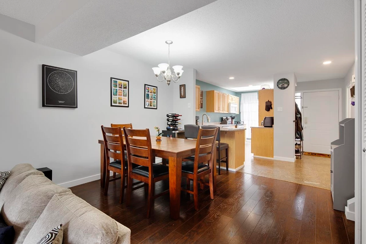 Family Room Photo of 3 19022 119b Avenue, Pitt Meadows, BC