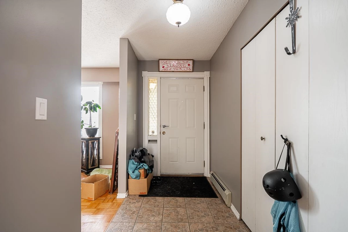Dining Area Photo of 32067 Tims Avenue, Abbotsford, BC