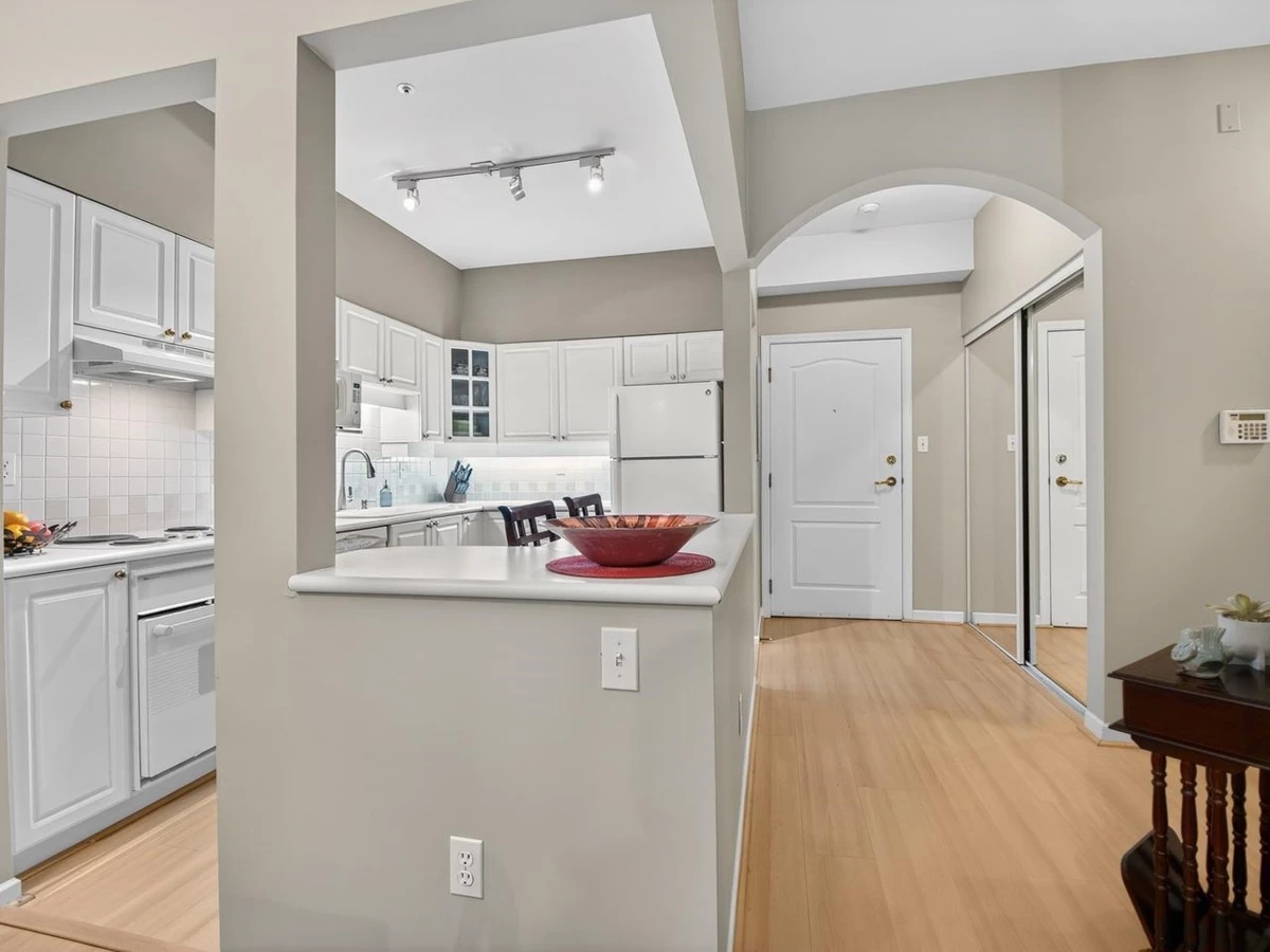 Kitchen Photo of 513 5262 Oakmount Crescent, Burnaby, BC