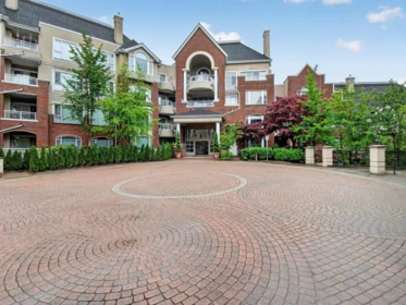 513 5262 Oakmount Crescent, Burnaby, BC, Oaklands — 2 bed apartment/condo for sale