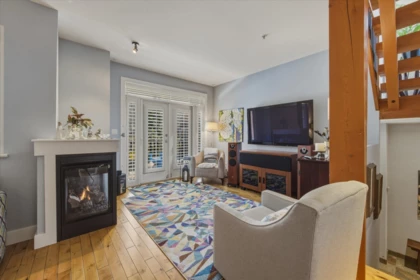 Kitchen Island Photo of 24 39758 Government Road, Squamish, BC