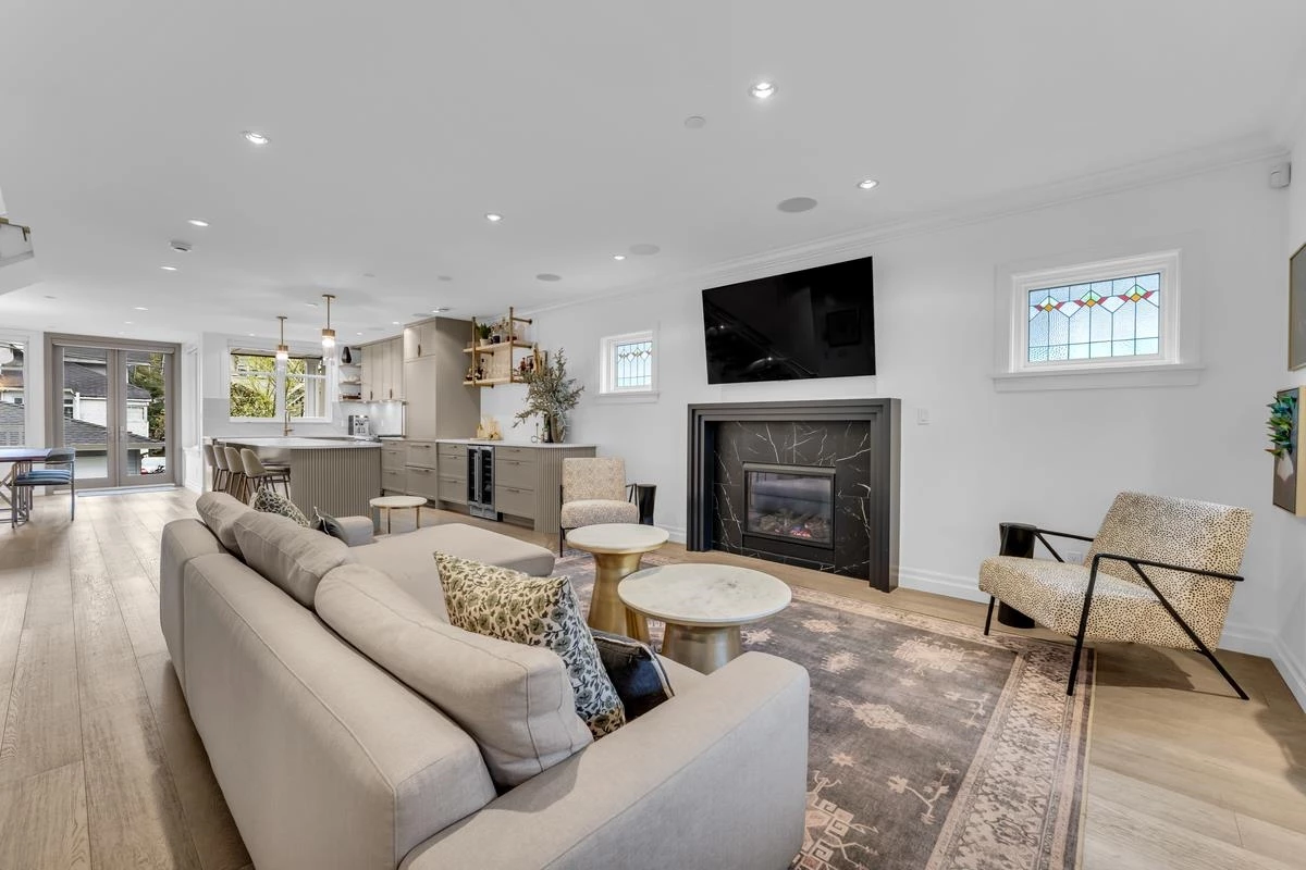 Family Room Photo of 1986 W 11th Avenue, Vancouver, BC