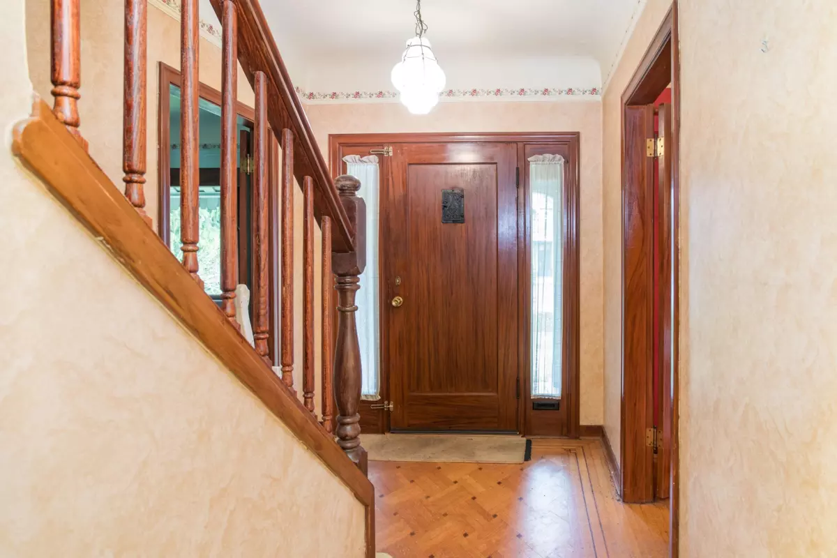 Living Room Photo of 6857 Laburnum Street, Vancouver, BC