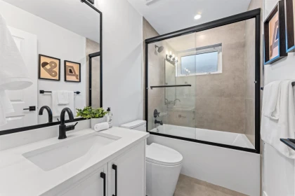 Entry Foyer Photo of 4917 Venables Street, Burnaby, BC