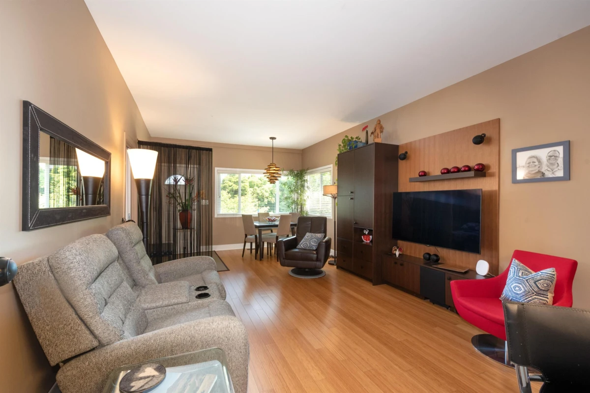 Dining Area Photo of 4961 St. Catherines Street, Vancouver, BC