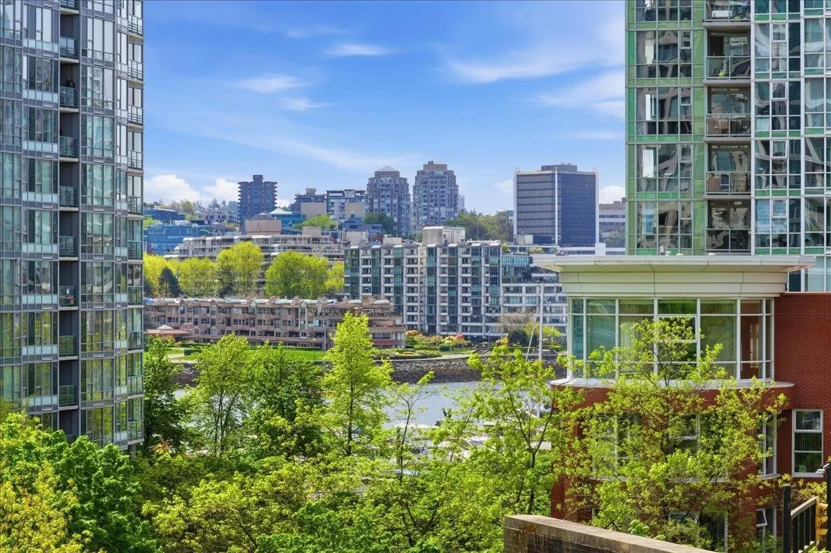 Family Room Photo of 603 1009 Expo Boulevard, Vancouver, BC