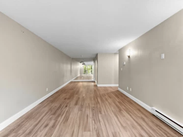 Guest Bathroom Photo of 5 9584 Manchester Drive, Burnaby, BC