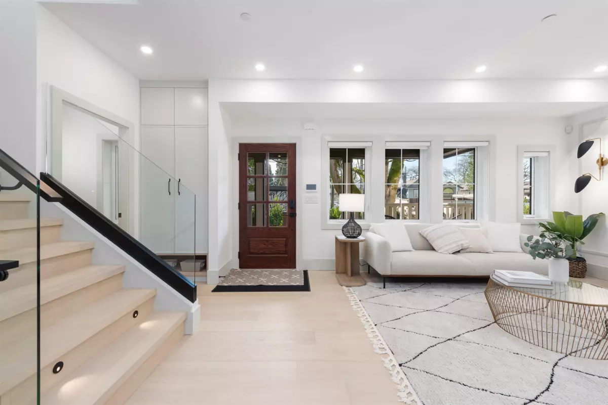 Family Room Photo of 1 375 E 33rd Avenue, Vancouver, BC