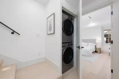 Mudroom Photo of 1 375 E 33rd Avenue, Vancouver, BC