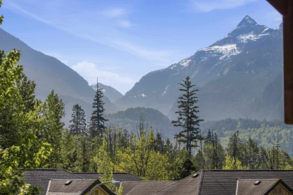 Breakfast Nook Photo of 318 41105 Tantalus Road, Squamish, BC
