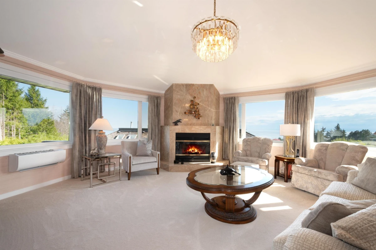 Living Room Photo of 4228 Rockridge Crescent, West Vancouver, BC