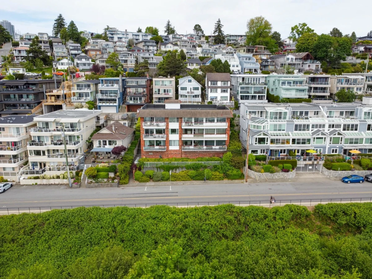 Family Room Photo of 202 15147 Marine Drive, White Rock, BC