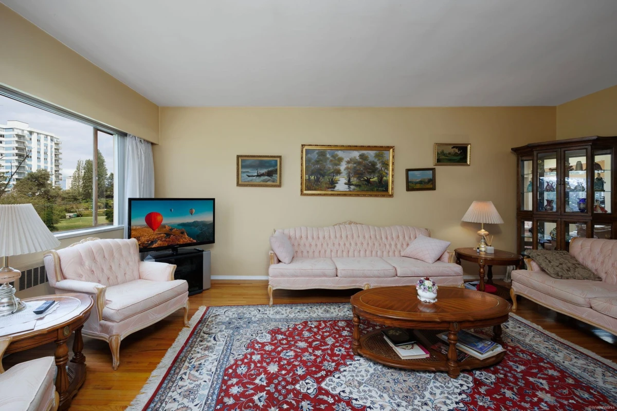 Dining Area Photo of 204 2146 W 43rd Avenue, Vancouver, BC