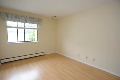 Bedroom 4 Photo of 307 1444 Martin Street, White Rock, BC
