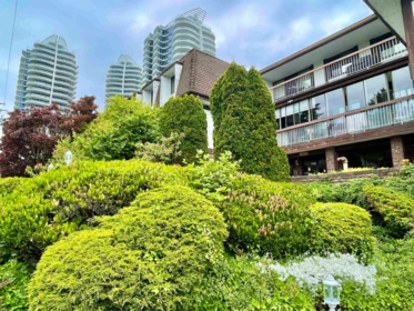 Outdoor Patio Photo of 307 1444 Martin Street, White Rock, BC