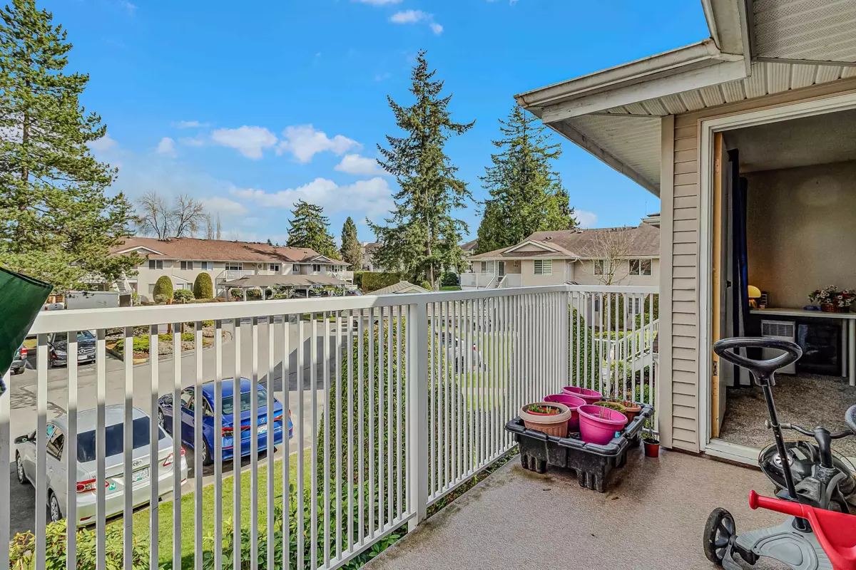 Dining Area Photo of 613 13923 72 Avenue, Surrey, BC