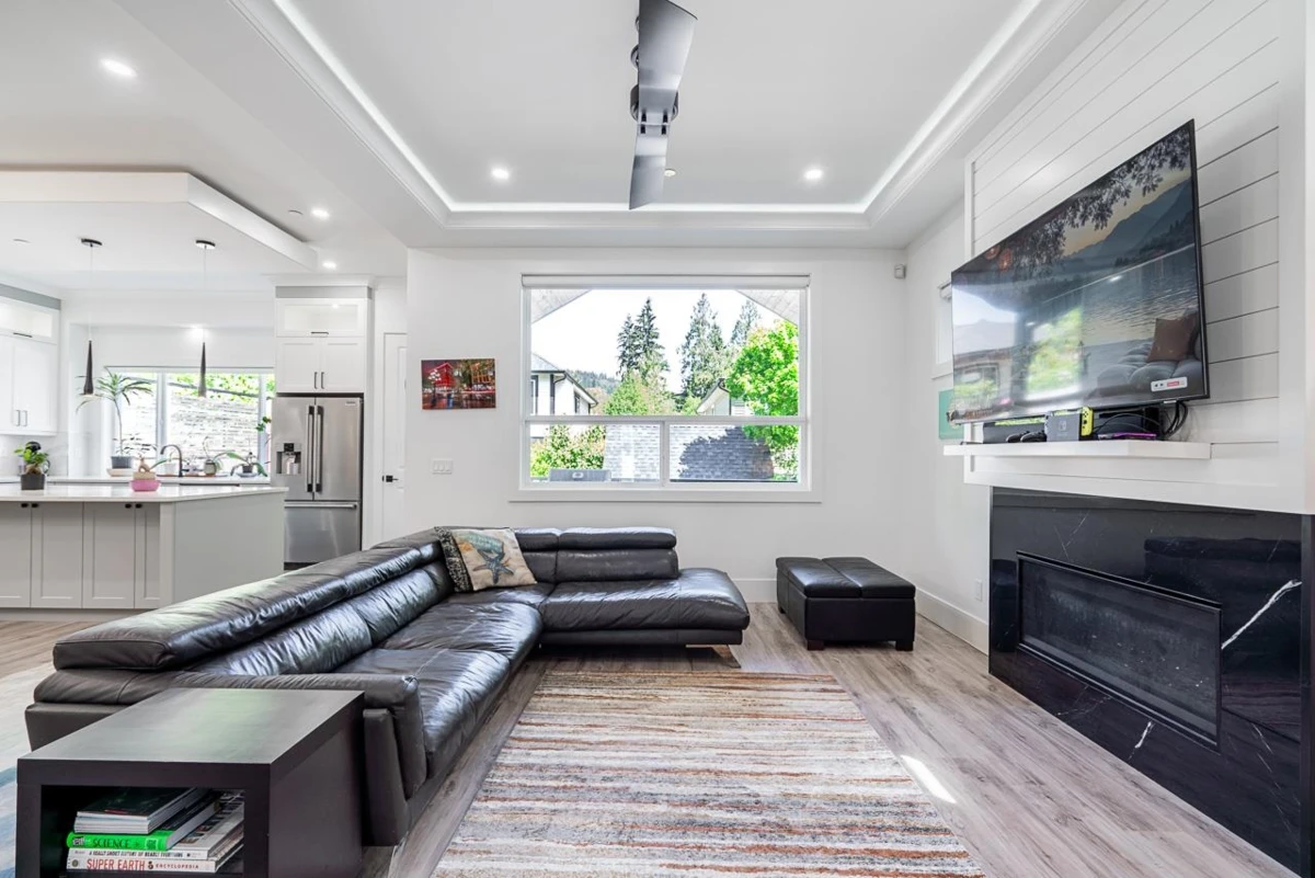 Living Room Photo of 2 4581 Sumas Mountain Road, Abbotsford, BC