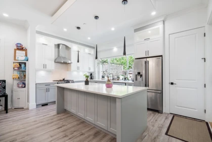 Kitchen Island Photo of 2 4581 Sumas Mountain Road, Abbotsford, BC