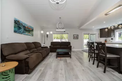 Entry Foyer Photo of 33097 14th Avenue, Mission, BC