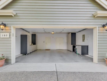 Hallway Photo of 102 6505 3 Avenue, Delta, BC