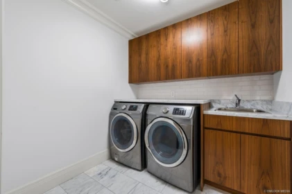 Guest Bathroom Photo of 1485 Camelot Road, West Vancouver, BC