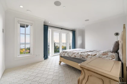 Powder Room Photo of 1485 Camelot Road, West Vancouver, BC
